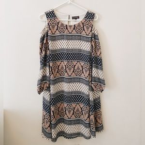 💖 Luxology - Open Shoulder 3/4 Sleeve Dress in Cream, Navy and Blush (size 8)